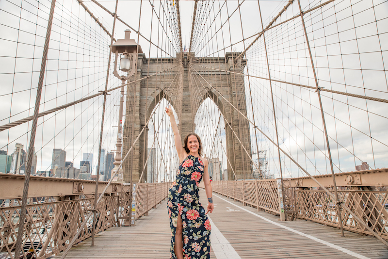 woman posing on the Brooklyn Bridge
